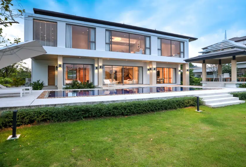 Modern luxury villa with pool and garden in Laguna.